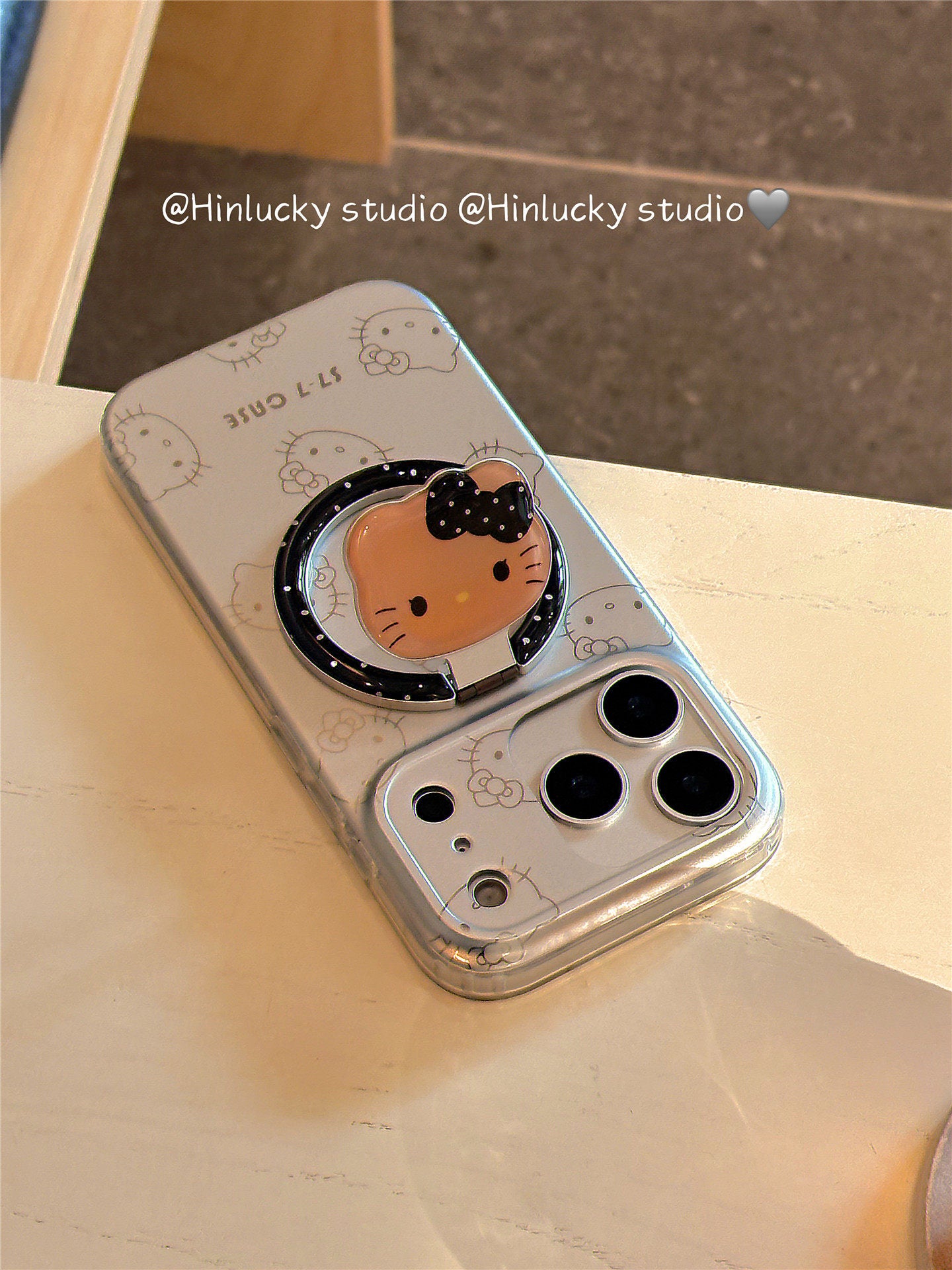 Ameigas Minimal Meow Case - Subdued Polka Dot Line Cat MagSafe Cover