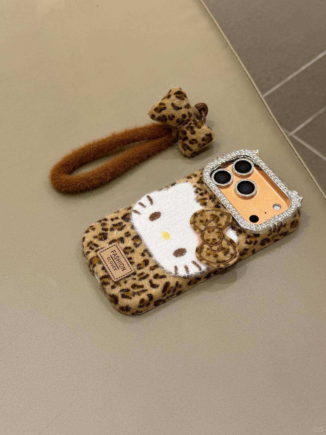 Ameigas Winter Plush Leopard Case - Cozy Faux Fur with Bow Accent & Wristlet Strap