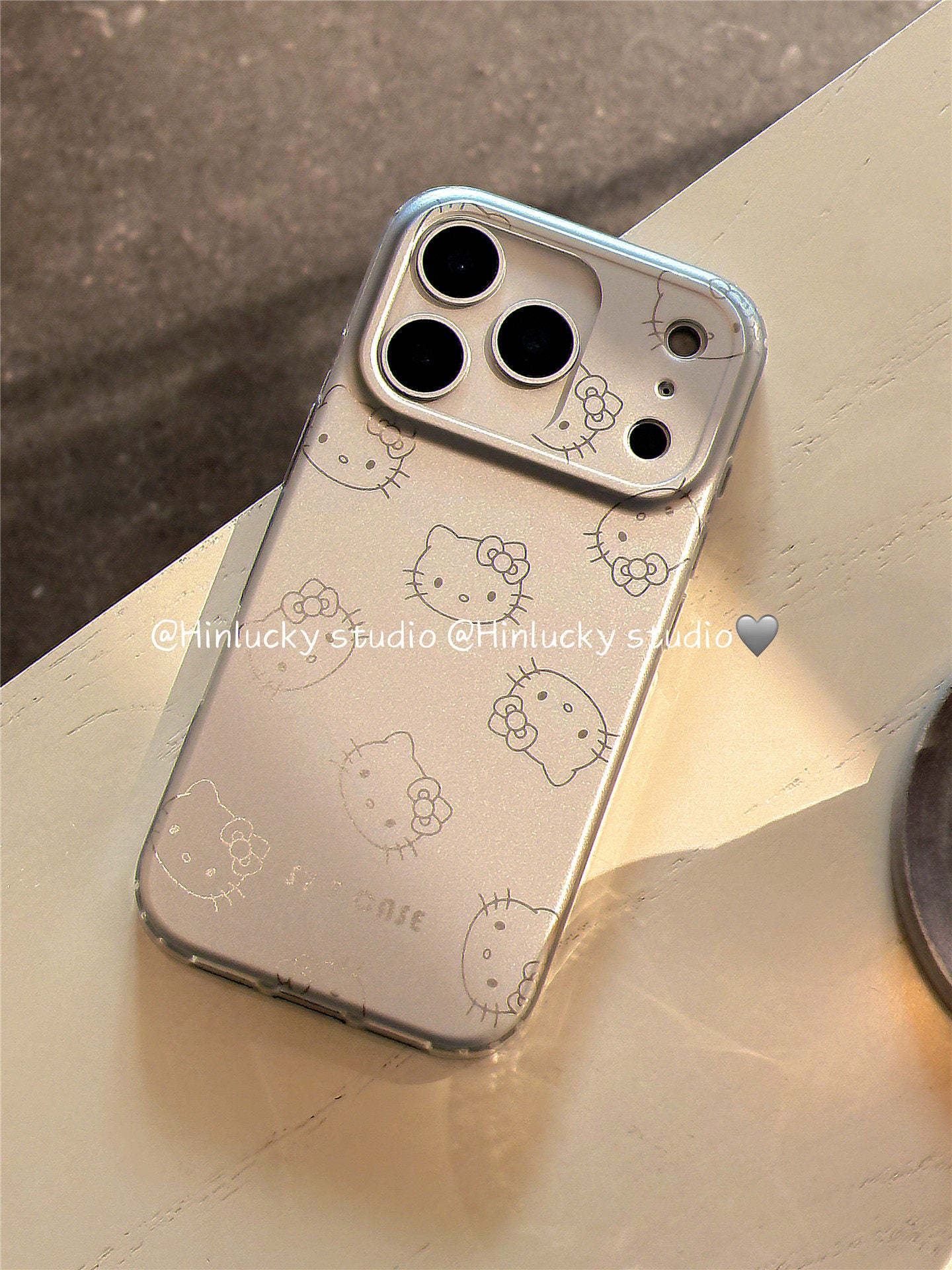 Ameigas Minimal Meow Case - Subdued Polka Dot Line Cat MagSafe Cover