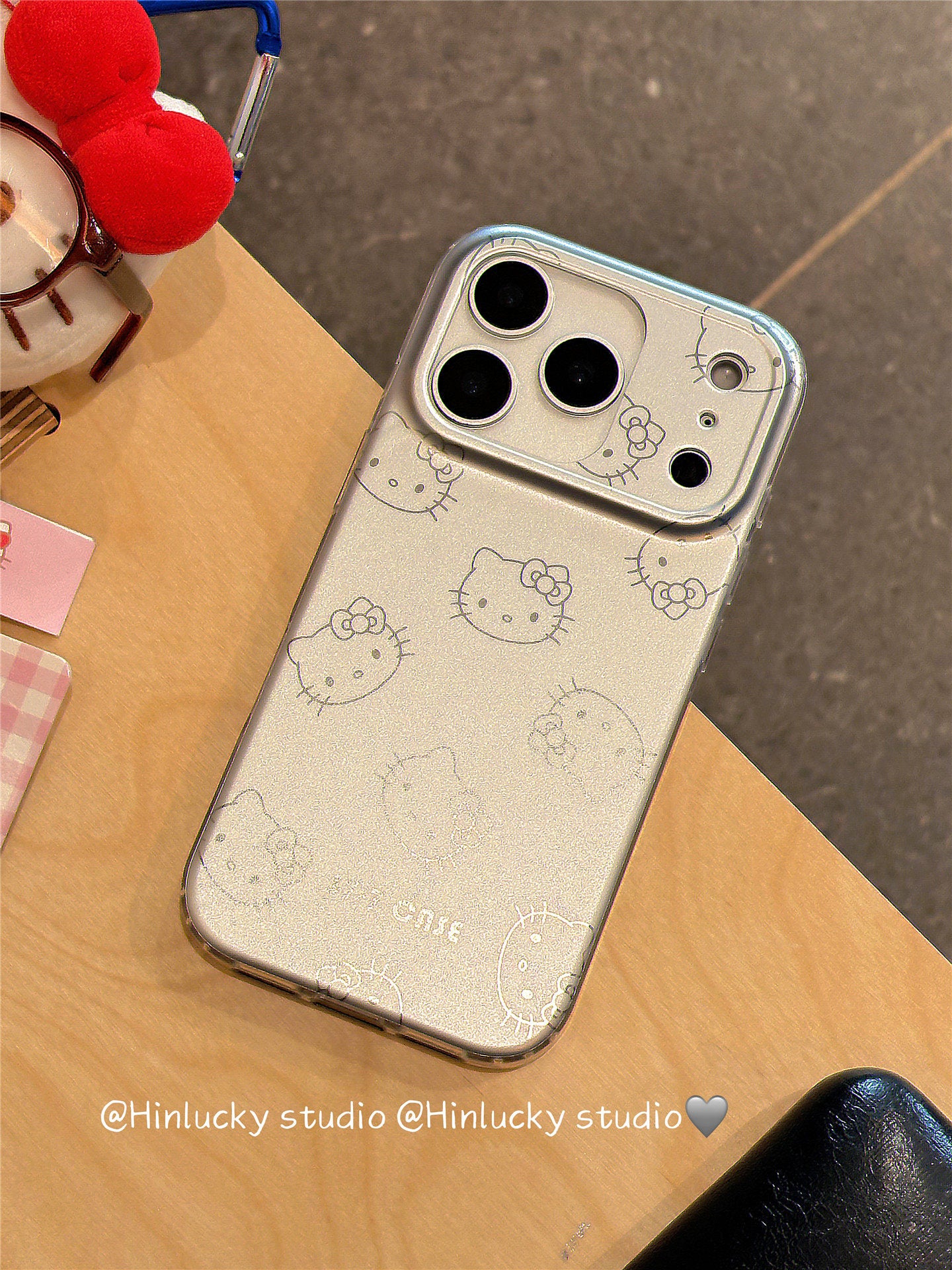 Ameigas Minimal Meow Case - Subdued Polka Dot Line Cat MagSafe Cover