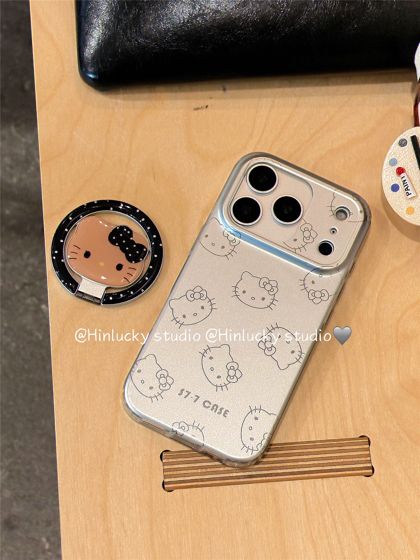 Ameigas Minimal Meow Case - Subdued Polka Dot Line Cat MagSafe Cover