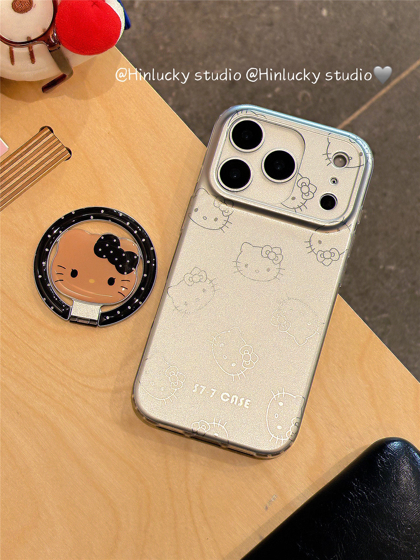 Ameigas Minimal Meow Case - Subdued Polka Dot Line Cat MagSafe Cover