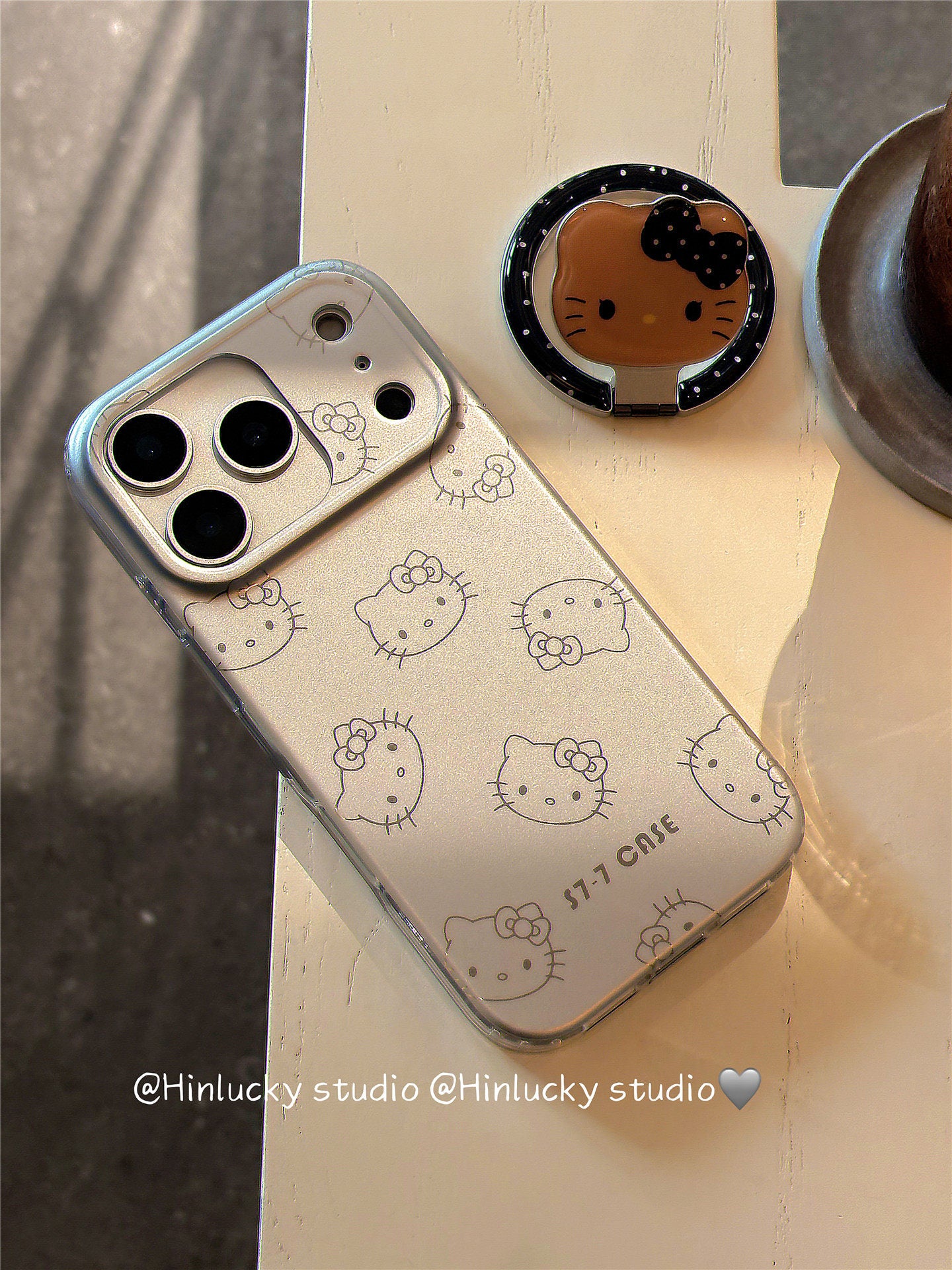 Ameigas Minimal Meow Case - Subdued Polka Dot Line Cat MagSafe Cover