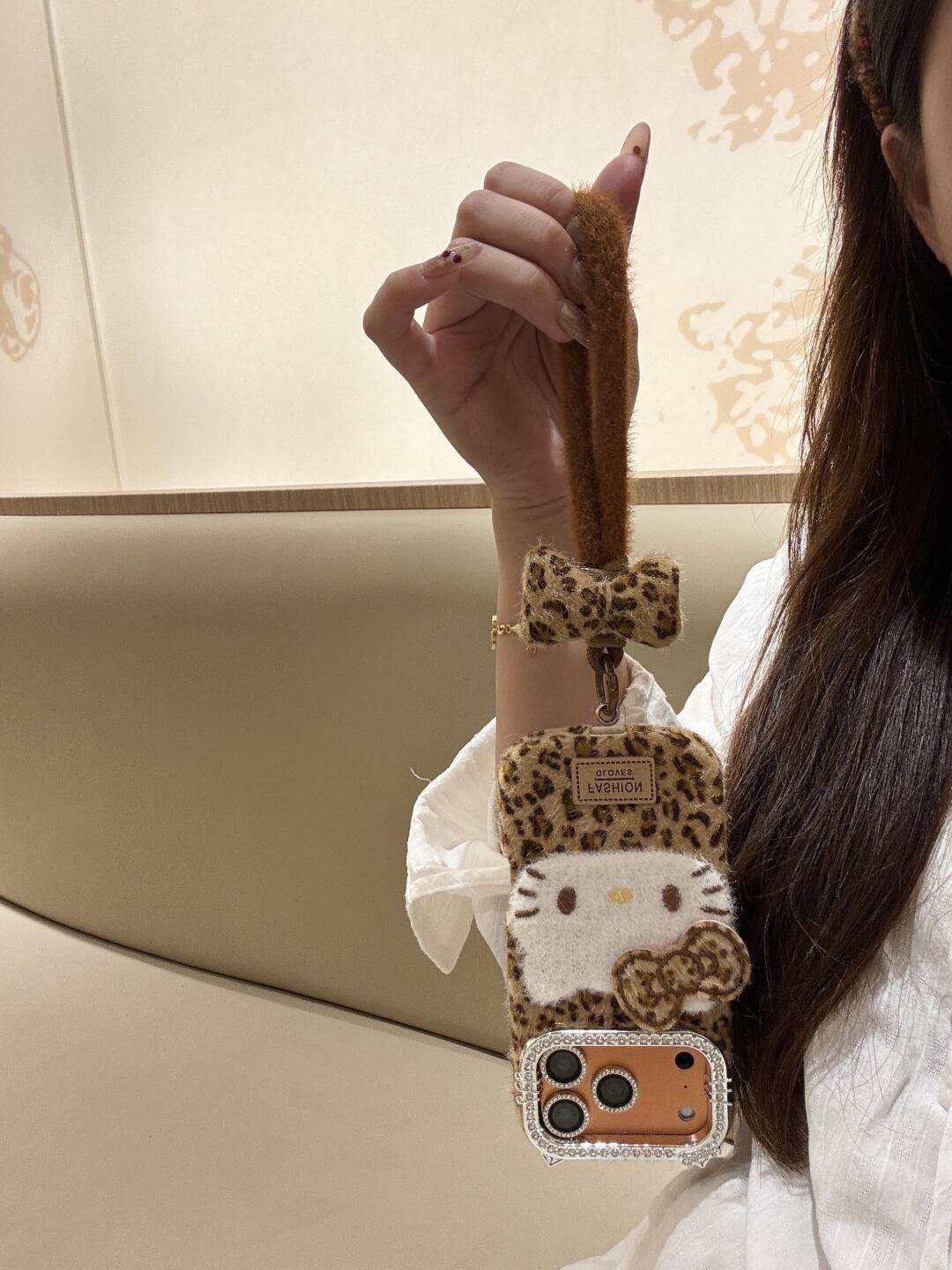 Ameigas Winter Plush Leopard Case - Cozy Faux Fur with Bow Accent & Wristlet Strap