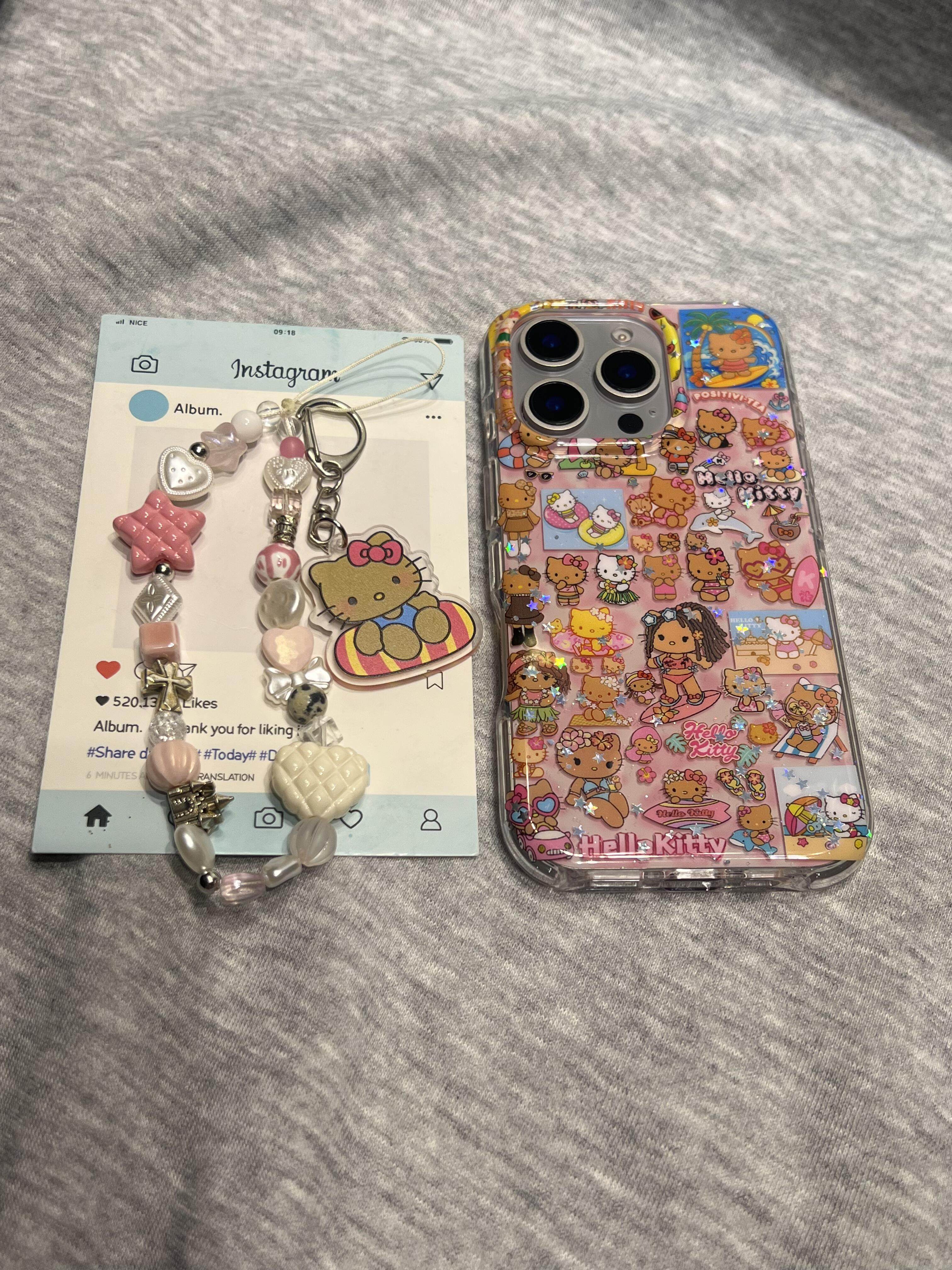 Ameigas Vacation-Style Kitty Charm Bracelet Phone Case